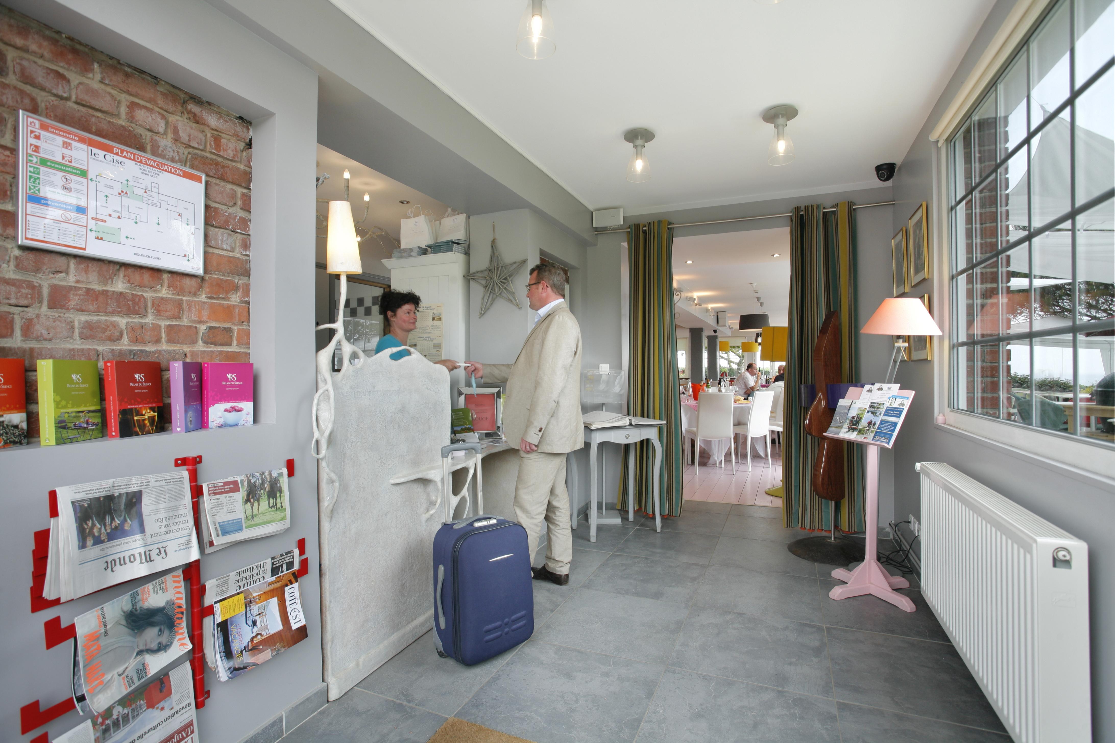 The Originals Hotel Le Cise Restaurant Chambres Et Suites 奥尔特 外观 照片